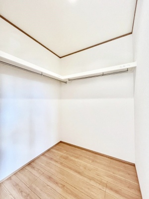 ̑@`Walk-in Closet`@KvȂ̂R[fBl[gꗗĊmFłAgxx⏀ZԂōςރEH[NCN[[bgݒu܂BƂ̒Ƃ֗Ȏ[Xy[XłB