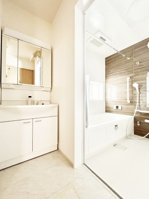 ̑@`Dressing Room`@邭pE_[[Bgꏊ炱AKȋԂƂȂĂ܂BVv[hbT[̗pĂ܂̂ŁAVyɏo܂B