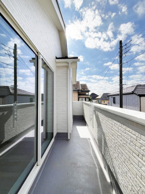 oRj[@`Balcony`  oRj[͉z݁Azc󕨂C悭Ƃł܂B  g₷JIȃoRj[łzՂ~蒍AoRj[tZ܂B  