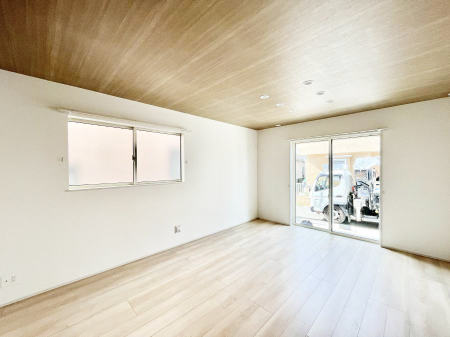 rO@`Living`@O̗ȂVvłLDKB傫ȑނ̂Ŏ邭AƑ̌ȅƂăsb^łBJƓ̗ǂ𐥔񂲗I