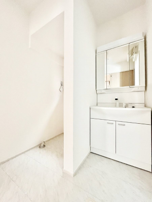 ʑEʏ@`Dressing Room`  FœꂳĂƁAXbLƐۂ܂B  ̗ɂ͂ՂƎ[Xy[XWI  ́AVv@\dāB