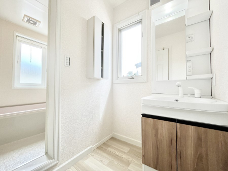 ʑEʏ@邢ʏ͖̐gxxyłႢłB