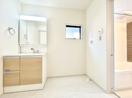 ̑@`Dressing Room`@ÂȂ肪Ȑʏƍ̌ƊC\Ȃ̂ŋC悭g܂BOʋ^Cv̐ʑ͋[ŎU炩肪ȐʏXbL