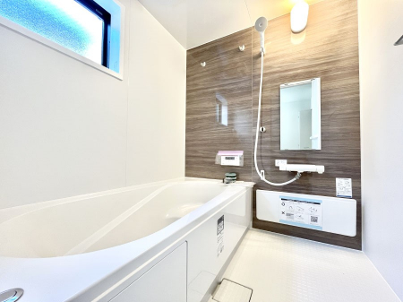 @`Bath Room`@t̃oX[́Ǎ薾邭C̗ǂԂłB邱ƂŁACǍDB芰oX[ŁÃoX^Cy݂ɂȂ肻łB