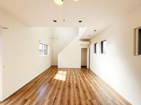 ���̑����ρ@���邢�z���������A�����̕��͋C�ɖ��������_�C�j���O�B 