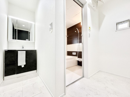 ���̑��@�����`Dressing Room�`�@�Â��Ȃ肪���Ȑ��ʏ�����������ƍ̌��Ɗ��C���\�Ȃ̂ŋC�����悭���g�������܂��B�O�ʋ��^�C�v�̐��ʑ�͋������[�ŎU�炩�肪���Ȑ��ʏ����X�b�L����