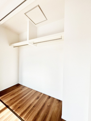 ���[�@�����`Closet�`�@�ǖʃN���[�[�b�g������΃^���X��u���K�v���Ȃ��A�o������̂Ȃ��X�b�L����Ԃ��ێ��ł��܂��B����ꂽ�X�y�[�X��L���Ɋ��p�ł������B�G�߂̈ߗނ��̕i�Ȃǂ����Ղ���[�o���܂��ˁ�