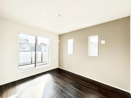 ���̑����ρ@������1�������`Bed Room�`�@2�ʍ̌����m�ۂ������邢�����́A���ʂ����ǂ��A��ϋ��S�n�̗ǂ���ԂƂȂ��Ă���܂��B�u�₩�ȕ��������ċN���钩�́A���K�����̎n�܂�ɁI���������ʕ����ƂĂ��ǂ��Z�܂���