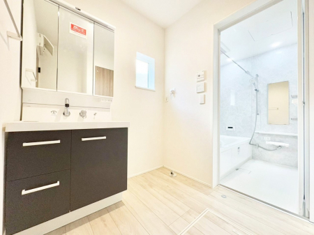 ���̑��@�������Q�������`Dressing Room�`�@�Â��Ȃ肪���Ȑ��ʏ�����������ƍ̌��Ɗ��C���\�Ȃ̂ŋC�����悭���g�������܂��B�O�ʋ��^�C�v�̐��ʑ�͋������[�ŎU�炩�肪���Ȑ��ʏ����X�b�L����