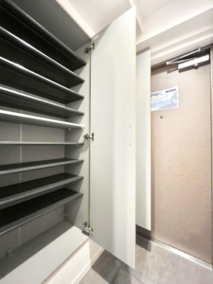 ���̑����ρ@�����Ղ���[�ł���V���[�Y�{�b�N�X�ŉƑ��S���̌C���A���ւ�������B  