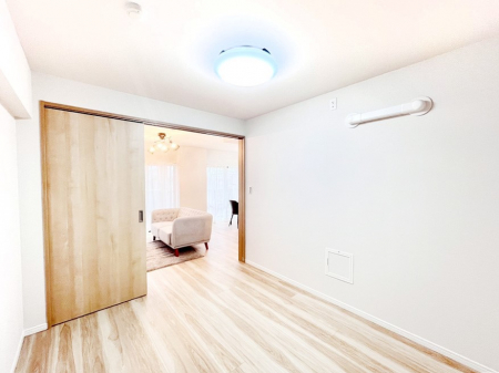 �q�������@���r���O�ɗאڂ����m���B�����˂��J������ƃ��r���O�ƌq����e���̋�Ԃɕϐg�I