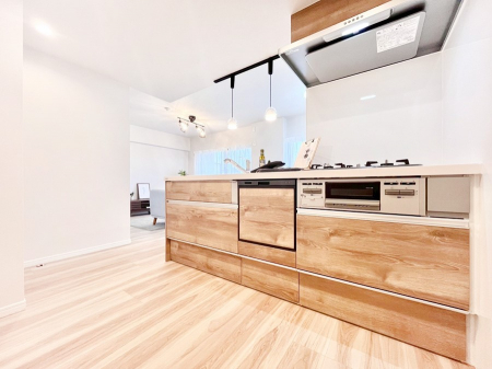 �L�b�`���@���Ƒ��̉�b�e�ޑΖʃL�b�`���B���������̃p�p�}�}�����Ƒ��Ɖ߂������Ԃ����������I