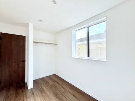 q@`Bed Room`@q͂qlɂƂđϏdȖ܂Bqlŉ߂Ԃ^邱ƂŁAh׋ԂRƑ܂畔̕Еt|ȂǂƂɌq܂B