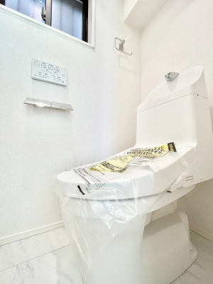 �g�C���@�������P�������`Toilet�`�@�Y��E�X�b�L���E���K�ȃE�H�V�����b�g�t�g�C���ł��낰���Ԃł��B1�A2�K���Ƀg�C���X�y�[�X�I�̌������薾�邭�A���K��ԂƂȂ��Ă���܂��������g���ꏊ�����炱���̔z���ł��I