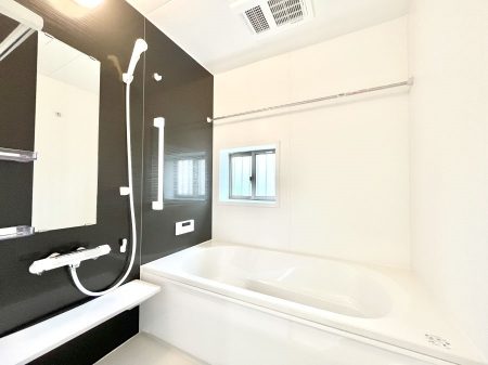 @A`Bath Room`@͋C̗ŖɌătbVB@\tĂ̂Ő􂢏オ󕨂AJ̓VCCɂ邱Ƃ\łB