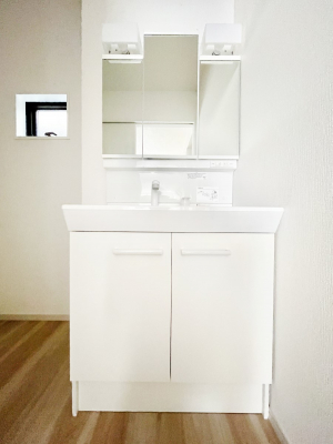 ʑEʏ@`Dressing Room`  FœꂳĂƁAXbLƐۂ܂B  ̗ɂ͂ՂƎ[Xy[XWI  ́AVv@\dāB