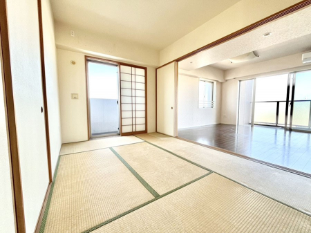 ̑ρ@`Japanese Room`@LDKאڂ̘ał났̋Ԃ܂B  ACȂǉƎXy[XƂāA܂Ȃql̂邲ƒł͂Q₨ނւ̏ƂĂp܂B  