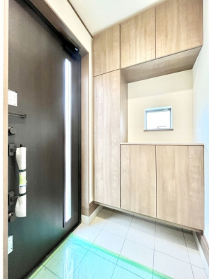 ց@A`Entrance`@Ƃ̒łql}ŏ̏ꏊł錺ւ́AƂ̈ۂ̂̂łILxȌ֎[ŁAYɕۂƂo܂􌺊ւɂ͂Ղ[̉ʔI