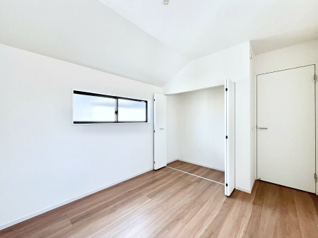 Q@S`Bed Room`@Z߂䂭uقǁA肵ԂZBwKx́uƁvƁuXvƁuvaɖK邾Ɖ߂ĊĂ܂B