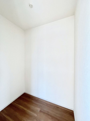 ̑@S`Walk-in Closet`@̗mĂVɂȂɂEH[NCN[[bgBmȊOɂAigȂƓdX[cP[XAXgbNiȂǉłЕtԂłB
