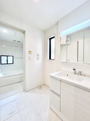 ���̑��@�����`Dressing Room�`�@�Â��Ȃ肪���Ȑ��ʏ�����������ƍ̌��Ɗ��C���\�Ȃ̂ŋC�����悭���g�������܂��B�O�ʋ��^�C�v�̐��ʑ�͋������[�ŎU�炩�肪���Ȑ��ʏ����X�b�L����