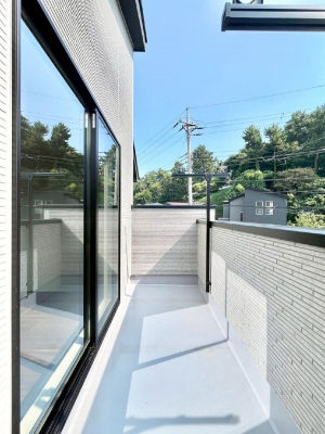 �o���R�j�[�@�����`Balcony�`  �o���R�j�[�͉������z���������݁A���z�c����󕨂��C�����悭�������Ƃ��ł��܂��B  �g���₷���J���I�ȃo���R�j�[�ł����z�����������Ղ�~�蒍���A�o���R�j�[�t���Z�܂��B  