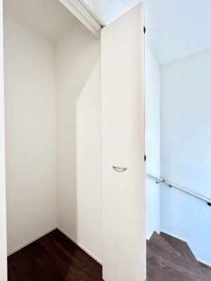 ���̑����ρ@�L�����[�B�|�������G�߂̏��������[���邱�Ƃ��ł��܂��B