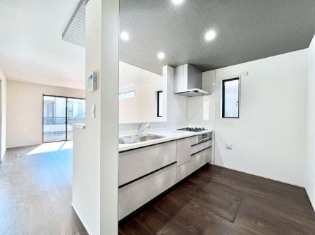 �L�b�`���@�����`Kitchen�`  ���r���O�����n����J�E���^�[�L�b�`���B  ���������Ȃ���Ƒ��ƃR�~���j�P�[�V�������Ƃ�邾���łȂ��A�傫�ȊJ���������邱�Ƃ��ł��܂��B  ���q�l�̐����������邱�Ƃ��ł��܂��ˁI