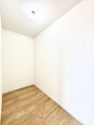 ���̑��@�����`Walk-in Closet�`�@�K�v�Ȃ��̂�R�[�f�B�l�[�g���ꗗ���Ċm�F�ł��A�g�x�x�⏀�����Z���ԂōςރE�H�[�N�C���N���[�[�b�g��ݒu���܂����B�Ƃ̒�����������Ƃ�����֗��Ȏ��[�X�y�[�X�ł��B