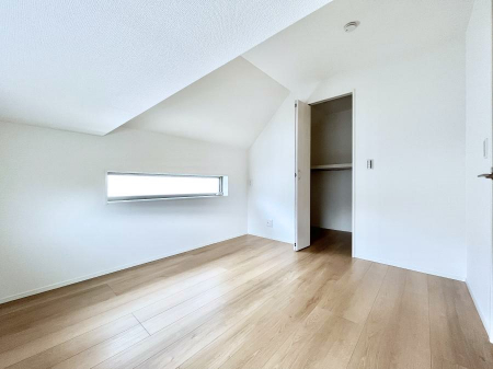 ̑ρ@R`Bed Room`  Sɂ͎[N[[bgIiĝm⏬͂AGߕ̂mȂǂƐڂ܂܂B  ԂLgpł܂ˁB