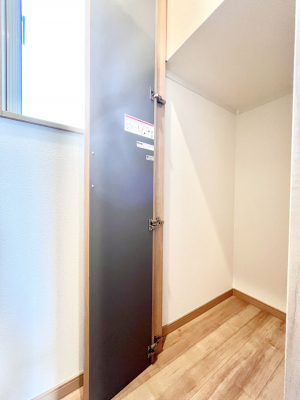 ���̑����ρ@���p�i�̃X�g�b�N�␅�Ȃǂ̔��~�Ɏg����K�i�����[�B