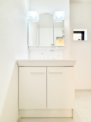 ���ʑ�E���ʏ��@�����`Dressing Room�`�@�Â��Ȃ肪���Ȑ��ʏ�����������ƍ̌��Ɗ��C���\�Ȃ̂ŋC�����悭���g�������܂��B�O�ʋ��^�C�v�̐��ʑ�͋������[�ŎU�炩�肪���Ȑ��ʏ����X�b�L����