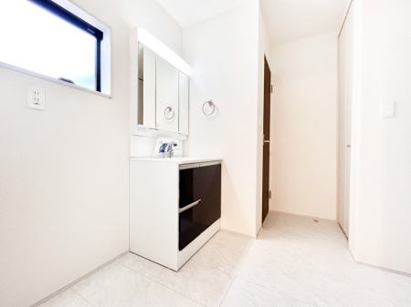 ���̑��@����������z���C�g�J���[����Ƃ��������h���[�X�y�[�X