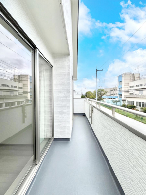 oRj[@B`Balcony`@̃oRj[̑Oɂ͉_ȊOɑzՂ̂܂B󕨂₷A薾邭ĈĂ܂Bg₷JIȃoRj[ł