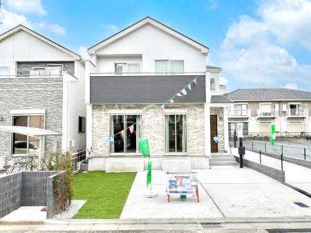 nOώʐ^@OρB`Exterior`@ՐÂȏZnŎqĉƑɃsb^B̂UKȗ΂Ɍb܂ꂽGAŁARɕ܂ꂽ₩ȕ炵邽߂́AƂ肠ZĂ܂B