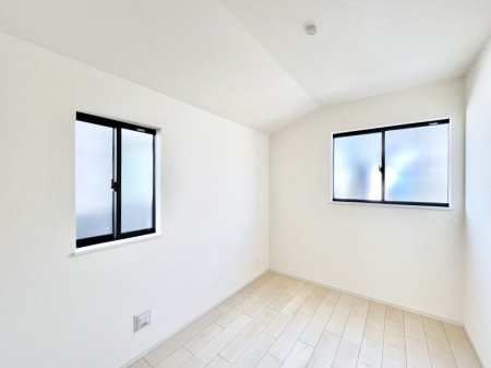 �Q���@�������a�������`Bed Room�`�@2�ʍ̌����m�ۂ������邢�����́A���ʂ����ǂ��A��ϋ��S�n�̗ǂ���ԂƂȂ��Ă���܂��B�u�₩�ȕ��������ċN���钩�́A���K�����̎n�܂�ɁI���������ʕ����ƂĂ��ǂ��Z�܂���