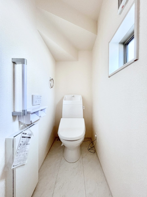 �g�C���@�g�C����1�K��2�K���ꂼ��ɔz�u����Ă��ĂƂĂ��֗��ł��B 