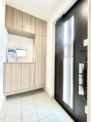 ���ց@�����`Entrance�`�@�Ƃ̒��ł��q�l���}����ŏ��̏ꏊ�ł��錺�ւ́A�Ƃ̈�ۂ��̂��̂ł��I�L�x�Ȍ��֎��[�ŁA����Y��ɕۂ��Ƃ��o���܂��􌺊ւɂ͂����Ղ���[�̉��ʔ��������I