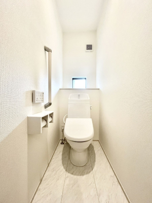 �g�C���@�����`Toilet�`�@�Y��E�X�b�L���E���K�ȃE�H�V�����b�g�t�g�C���ł��낰���Ԃł��B1�A2�K���Ƀg�C���X�y�[�X�I�̌������薾�邭�A���K��ԂƂȂ��Ă���܂��������g���ꏊ�����炱���̔z���ł��I