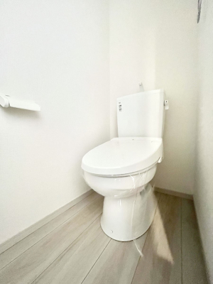 �g�C���@�����`Toilet�`�@�Y��E�X�b�L���E���K�ȃE�H�V�����b�g�t�g�C���ł��낰���Ԃł��B1�A2�K���Ƀg�C���X�y�[�X�I�̌������薾�邭�A���K��ԂƂȂ��Ă���܂��������g���ꏊ�����炱���̔z���ł��I