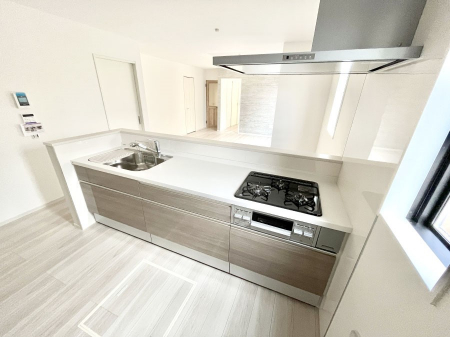 �L�b�`���@�����`Kitchen�`  ���r���O�����n����J�E���^�[�L�b�`���B  ���������Ȃ���Ƒ��ƃR�~���j�P�[�V�������Ƃ�邾���łȂ��A�傫�ȊJ���������邱�Ƃ��ł��܂��B  ���q�l�̐����������邱�Ƃ��ł��܂��ˁI