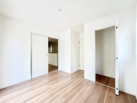 q@`Bed Room`@̂ˌẴbgłBƑƂŎ苷ɊĂZ܂ˌĂł͊evCoV[ۂƂł܂BZ܂ɂƂ肪܂SbNXł܂