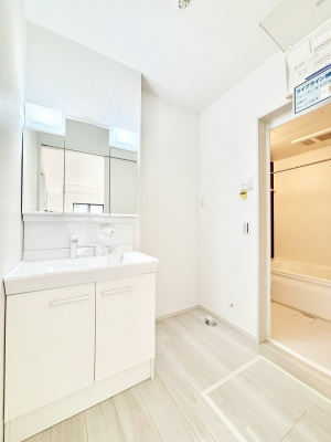 ���̑��@�������P�������`Dressing Room�`  ����������F�����œ��ꂳ��Ă���ƁA�X�b�L���Ɛ�������ۂ������܂��B���̗��ɂ͂����Ղ�Ǝ��[�X�y�[�X��W�������I�����́A�V���v�����@�\�����d�����āB