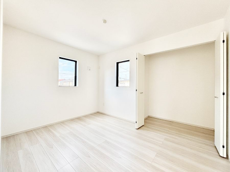 �Q���@�������P�������`Bed Room�`  �����ɂ͎��[�N���[�[�b�g�������I���i�g���̂��m���⏬���͂������A�G�ߕ��̂��m���Ȃǂ���������Ɛ������ڂ����܂������܂��B  ������Ԃ��L���g�p�ł��܂��ˁB