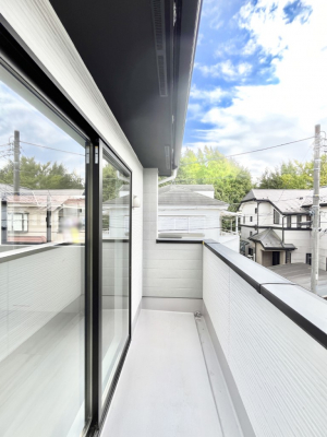 �o���R�j�[�@�����`Balcony�`�@������̃o���R�j�[�̑O�ɂ͉_�ȊO�ɑ��z���Ղ���̂�����܂���B�����󕨂������₷���A����薾�邭�C�����̂������������Ă��܂��B�Ƒ��S�����̐��󕨂���C�Ɋ����܂��B