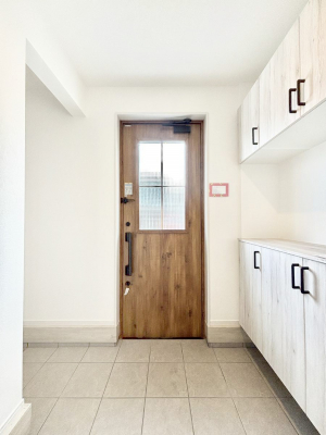 ���ց@������2�������`Entrance�`�@�Ƃ̒��ł��q�l���}����ŏ��̏ꏊ�ł��錺�ւ́A�Ƃ̈�ۂ��̂��̂ł��I�L�x�Ȍ��֎��[�ŁA����Y��ɕۂ��Ƃ��o���܂��􌺊ւɂ͂����Ղ���[�̉��ʔ��������I