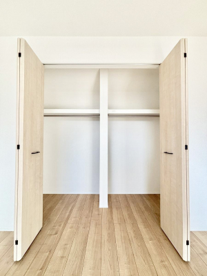 ���[�@�����`Closet�`�@�ǖʃN���[�[�b�g������΃^���X��u���K�v���Ȃ��A�o������̂Ȃ��X�b�L����Ԃ��ێ��ł��܂��B����ꂽ�X�y�[�X��L���Ɋ��p�ł������B�G�߂̈ߗނ��̕i�Ȃǂ����Ղ���[�o���܂��ˁ�