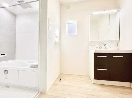 ���̑��@�����`Dressing Room�`�@�Â��Ȃ肪���Ȑ��ʏ�����������ƍ̌��Ɗ��C���\�Ȃ̂ŋC�����悭���g�������܂��B�O�ʋ��^�C�v�̐��ʑ�͋������[�ŎU�炩�肪���Ȑ��ʏ����X�b�L����