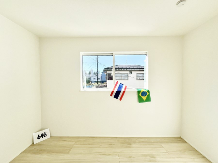 �q�������@�����`Bed Room�`�@�q�������͂��q�l�ɂƂ��đ�Ϗd�Ȗ���������܂��B�q����l�ŉ߂�����Ԃ�^���邱�ƂŁA�h���׋����Ԃ����R�Ƒ����܂����畔���̕Еt����|���Ȃǂ��������ƂɌq����܂��B