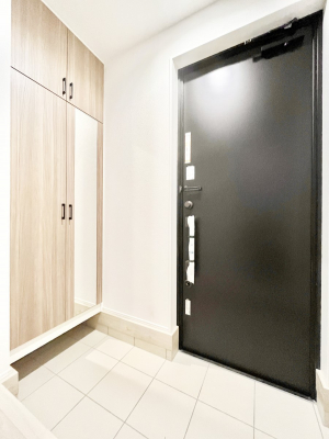 ���ց@�����`Entrance�`�@���ʔ��~���[�t�Ȃ̂ŁA���o�����O�̐g�����Ȃ݃`�F�b�N�Ɂ��􌺊ւ͂��q�l�����o�}�������ԍŏ��̏ꏊ�A�A���Ă��鎞�ɓ���ŏ��̏ꏊ�B����ȏꏊ�����炱���A���ǂ���ԂɁc��